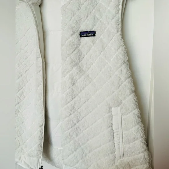 Patagonia Lux Teddy Bear Reversible White Vest - Picture 5 of 9
